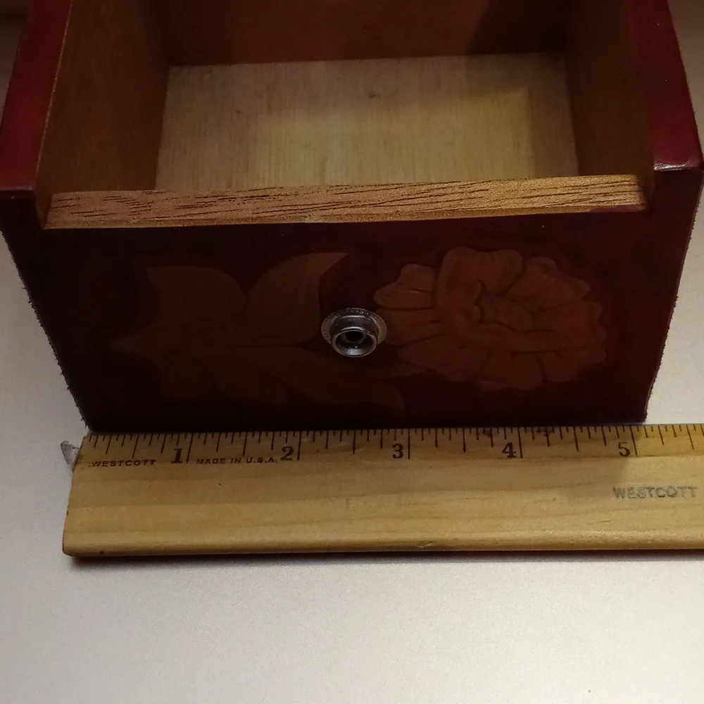 Hand carved flower wooden box made in Honduras